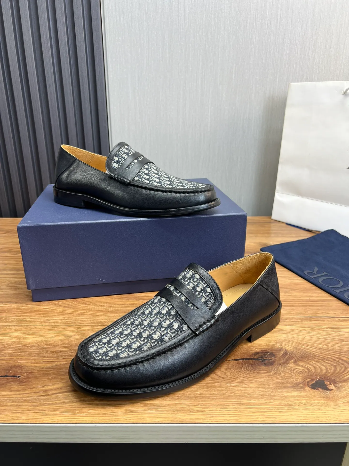 Men's men's shoes 💰580💰 Dior men's business casual leather shoes 👞all made of imported original brand leather, just to create a more comfortable wearing experience, upper: original cowhide ➕ imported sheepskin lining, original non-slip and wear-resistant rubber outsole ✔️36-45 (38.45 non-refundable)